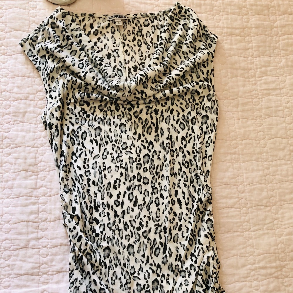 👛 Express Animal Print Sleeveless Top
